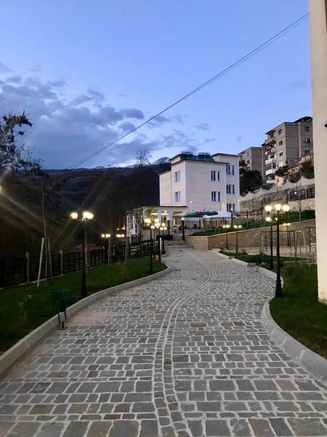 R Hotel Corovode Экстерьер фото