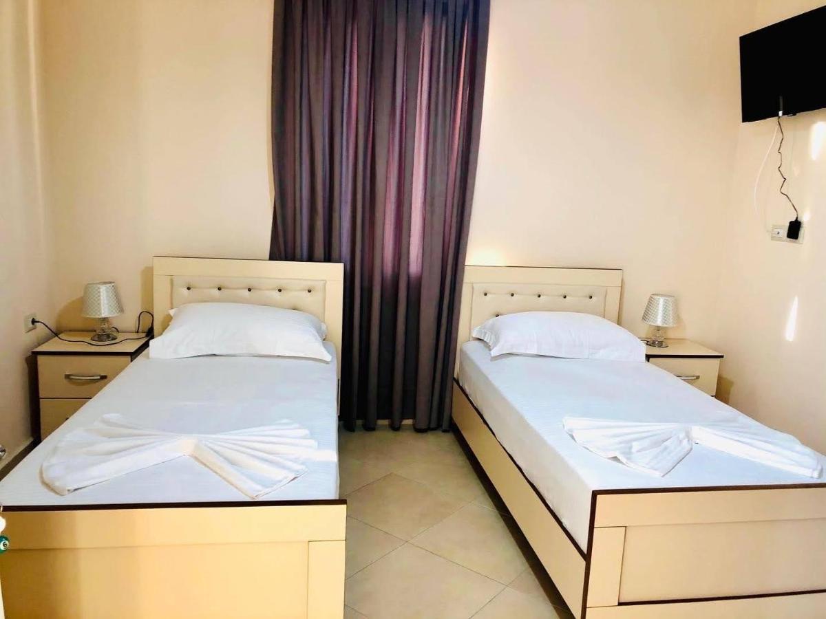 R Hotel Corovode Экстерьер фото