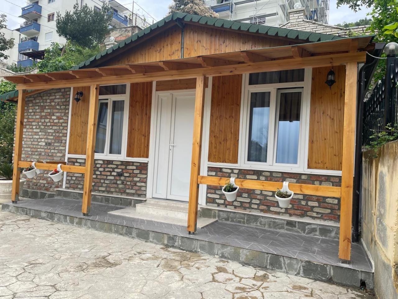 R Hotel Corovode Экстерьер фото