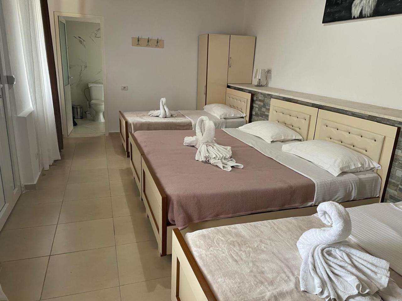 R Hotel Corovode Экстерьер фото
